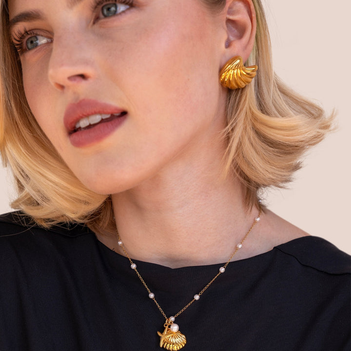 Golden shell earrings