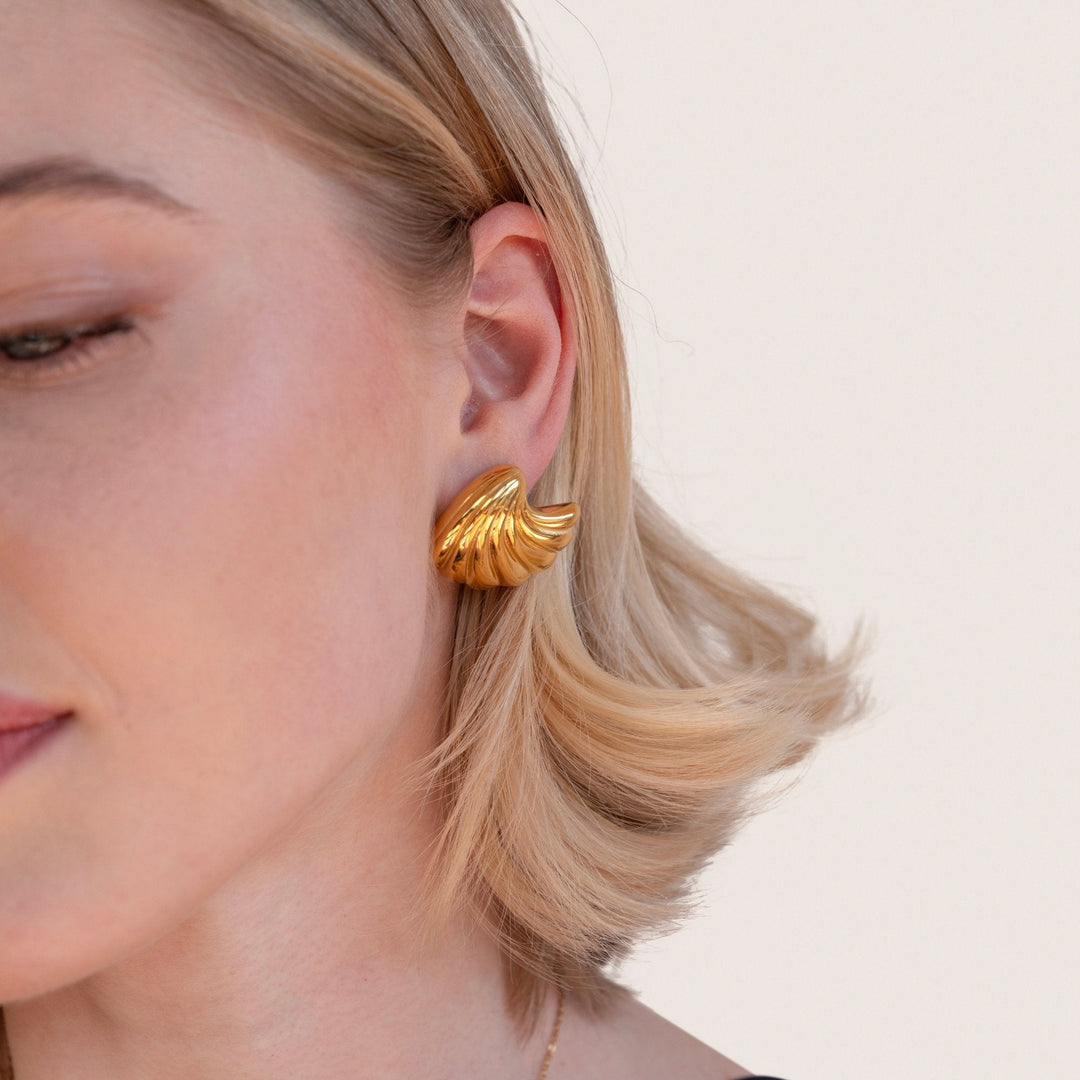 Golden shell earrings