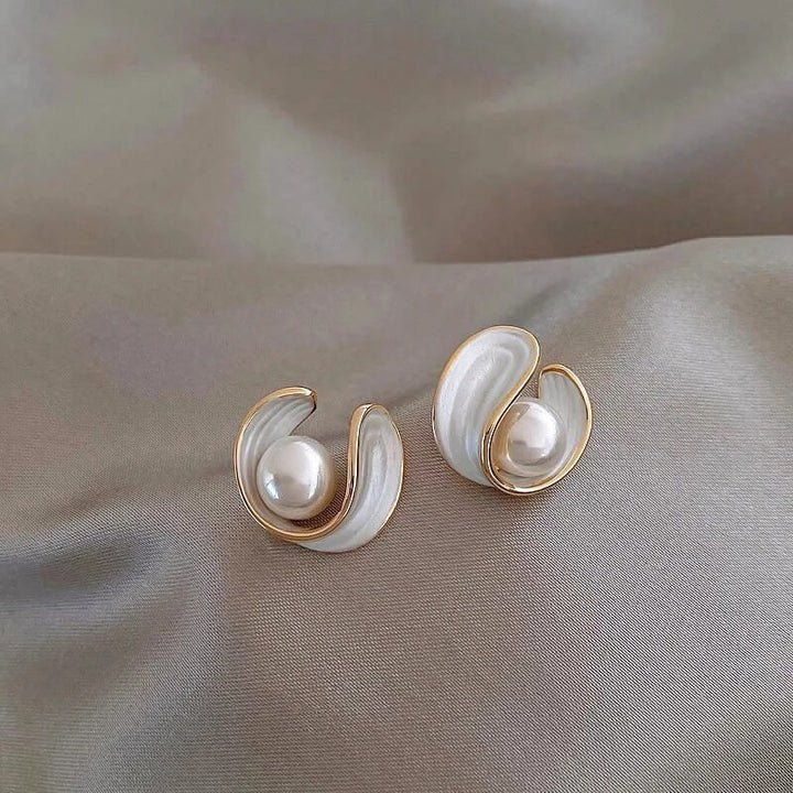 Luxurious white opal earrings with pearls and gold