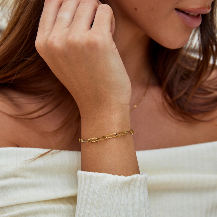 Clip-on gold bracelet